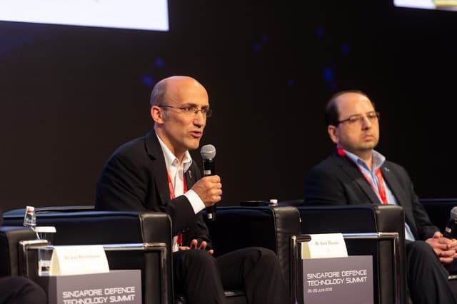 Panel Discussion   Will Artificial Intelligence Make Soldiers Smarter 6.jpg