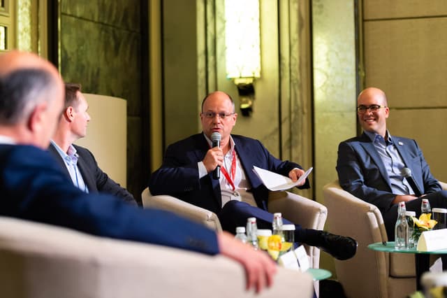 Concurrent Panel Discussion   Will Small Outdo Big in Space 6.jpg
