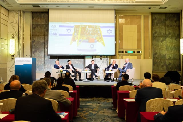 Concurrent Panel Discussion   Will Small Outdo Big in Space 1.jpg