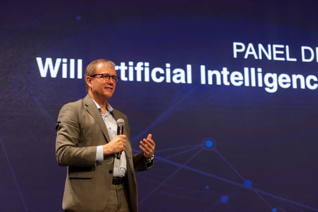 Panel Discussion   Will Artificial Intelligence Make Soldiers Smarter 4.jpg